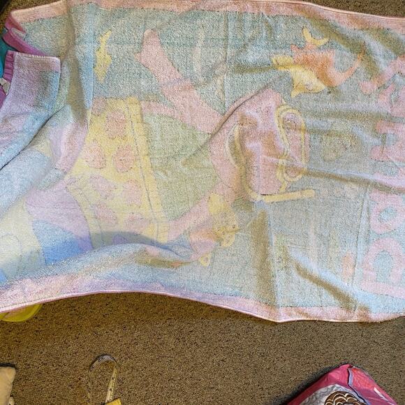 Vintage 1992 Barney Beach Towel 55”x28” Snorkeling Underwater Fishies Colorful - Picture 8 of 8